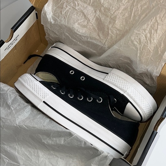 👟NWT CONVERSE WOMANS BLACK CHUCK TAYLOR ALL STAR LIFT PLATFORM SNEAKERS SZ 7 - Picture 9 of 16
